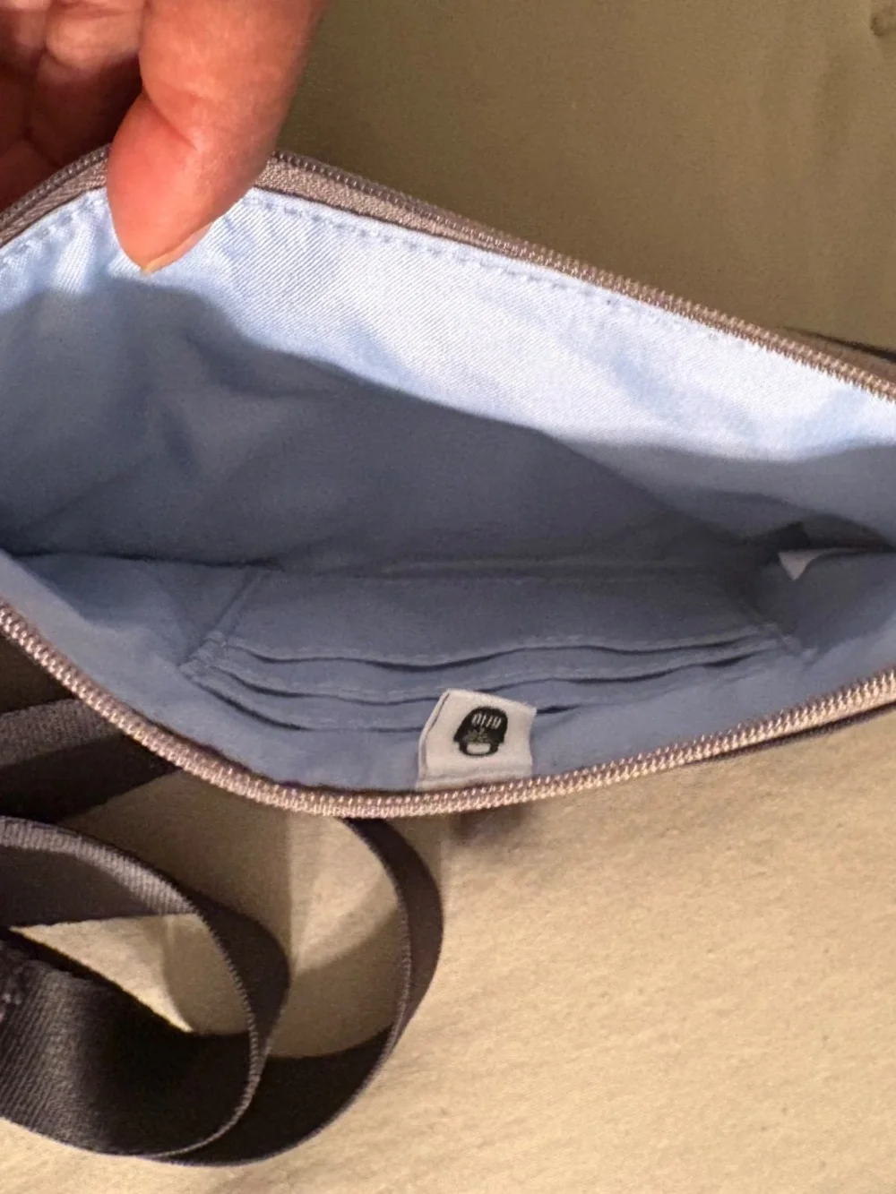 Baggallini Crossbody - Picture 8 of 8